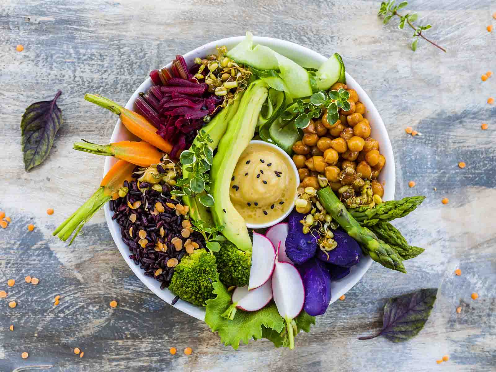 Digestion difficile : une naturopathe donne 5 conseils pour adopter une alimentation anti-inflammatoire
